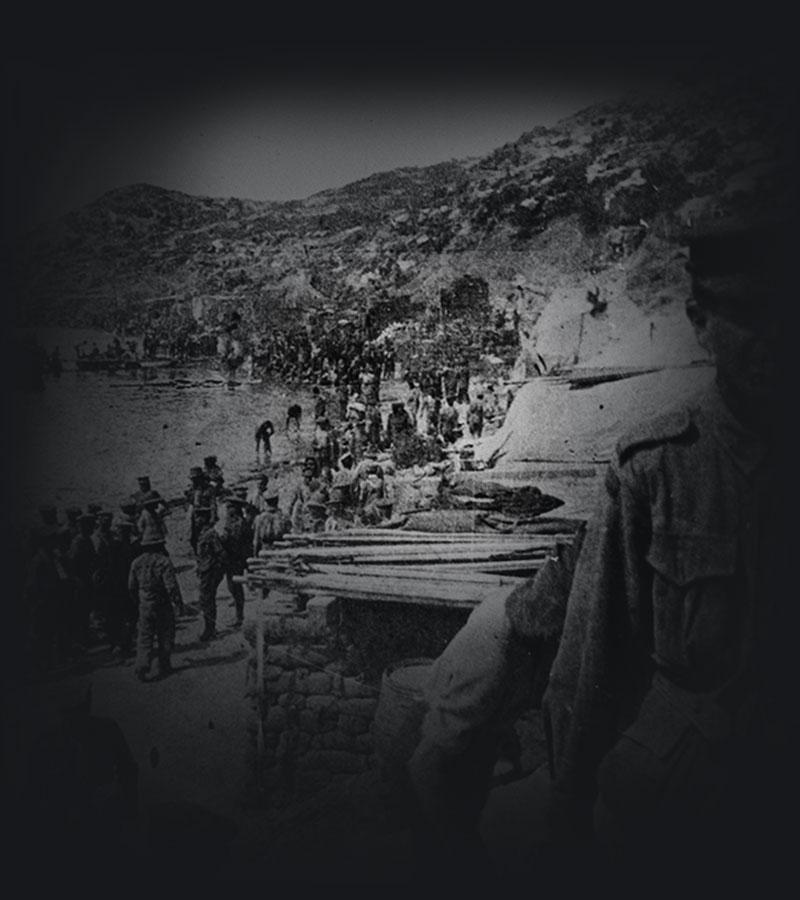 Soldiers landing at Anzac Cove, Gallipoli.