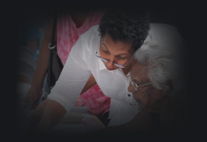 Phyllis Williams and her mother Yula pointing out a thumbprint on the Larrakia petition.