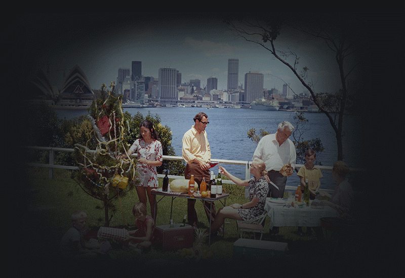 Festivals and celebrations - Family celebrate Christmas on Sydney Harbour foreshore