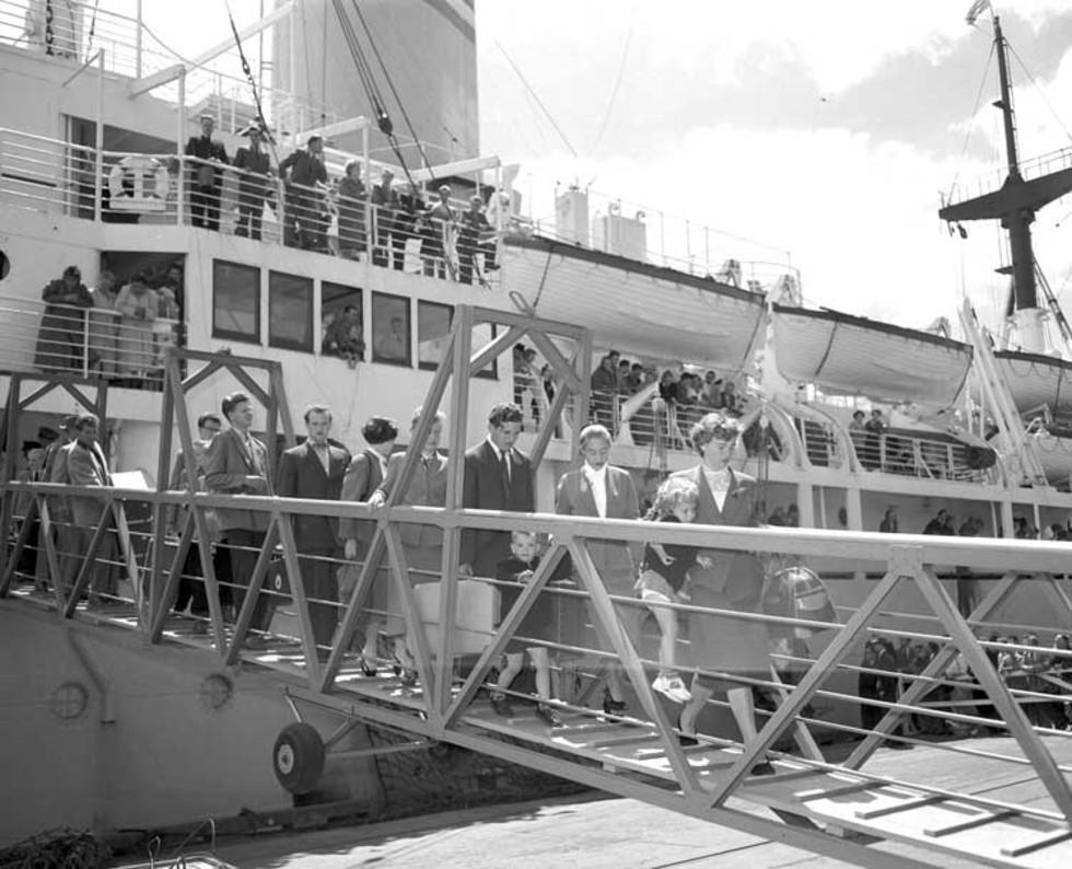 European migrants disembarking in Sydney.