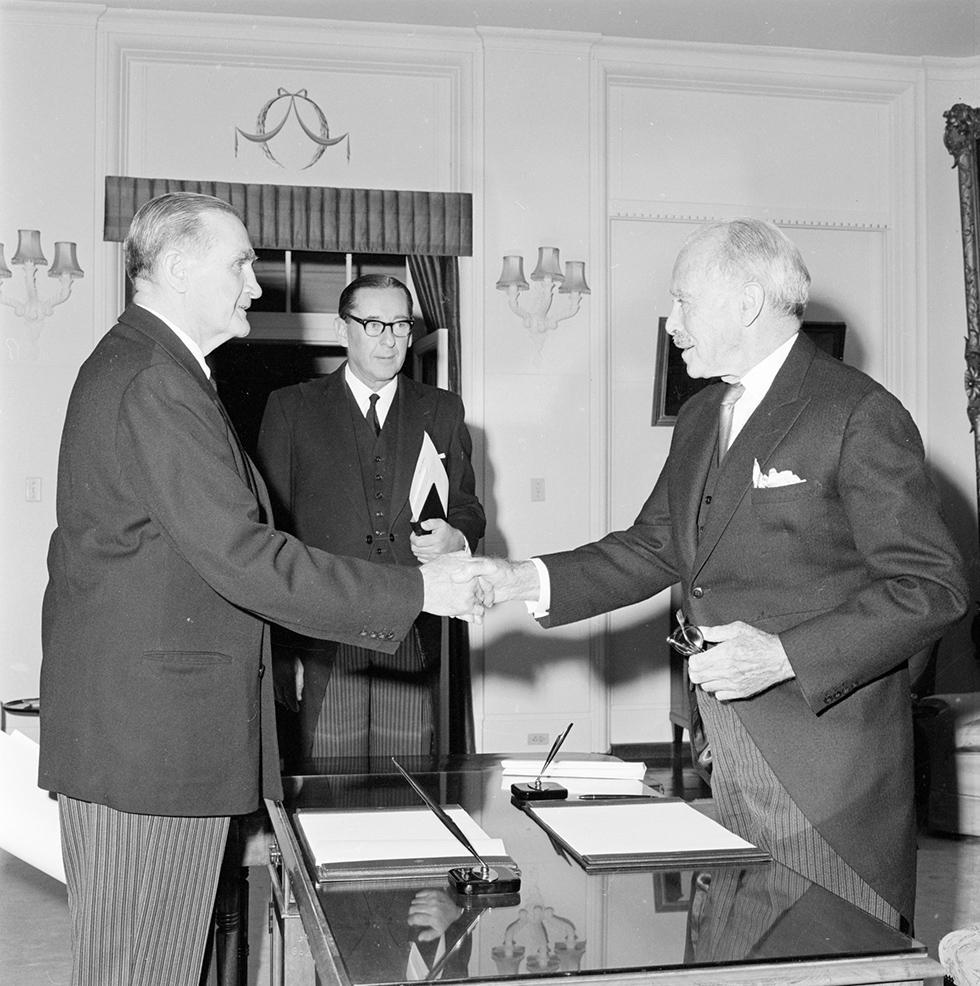 John McEwen is sworn in by Governor-General Lord Casey at Yarralumla on 19 December 1967