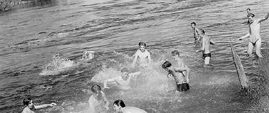 Migrants swimming in the Hume weir near Albury.