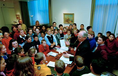 Prime Minister John Howard talking with Year 6 students and teachers in his office