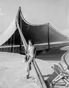 Ummi sitting on steel support cables at Melbourne Myer Music Bowl.