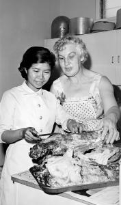 2 women prepare meals for delivery.