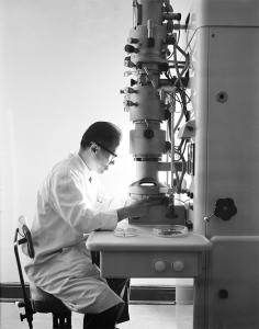 Dr Hiro Harada uses an electron microscope.