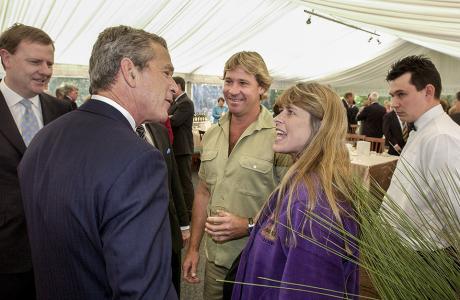 George Bush, Steve Irwin and Terri Irwin talking at a function. 