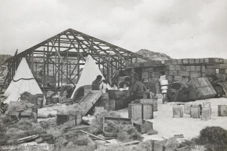 Mawson's Hut under construction, 1911-1914 NAA: A14518, GP101